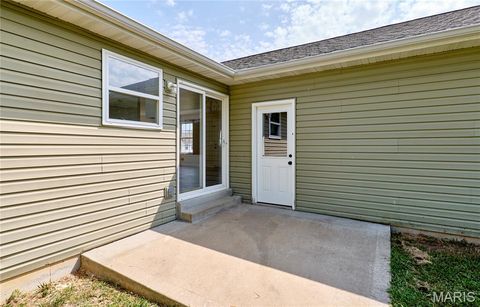 Tiny photo for 281 West Avenue, Winfield, MO 63389 (MLS # 25055442)