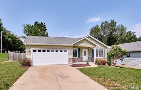 Tiny photo for 281 West Avenue, Winfield, MO 63389 (MLS # 25055442)