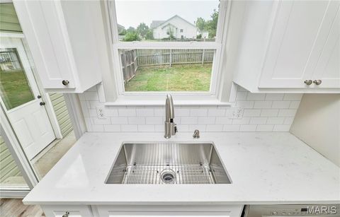 Tiny photo for 281 West Avenue, Winfield, MO 63389 (MLS # 25055442)