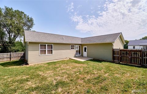 Tiny photo for 281 West Avenue, Winfield, MO 63389 (MLS # 25055442)