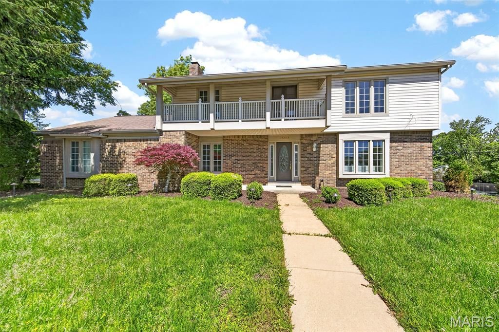 Photo of 15203 Country Ridge Drive, Chesterfield, MO 63017 (MLS # 26025921)