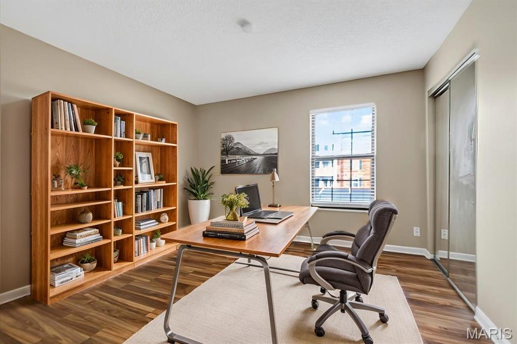 Victoria Crossing Condo Ph Two - Residential