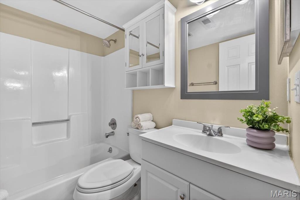 Victoria Crossing Condo Ph Two - Residential
