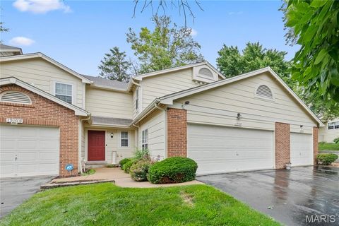 12107 Autumn Lakes Drive Maryland Heights MO 63043