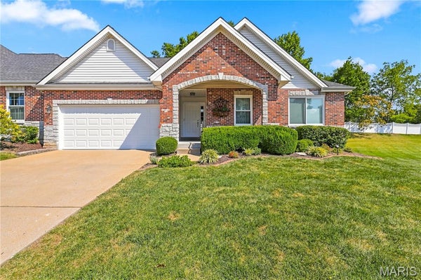 4519 VON TALGE TRAILS CT, SAINT LOUIS, MO 63128 - Image e02f4d13a4e0bd2fa0089b400ee14a4b/1331697819