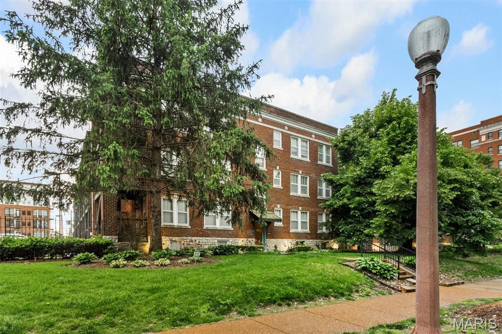 Photo of 5350 Pershing Avenue #4A, St Louis, MO 63112 (MLS # 26027498)