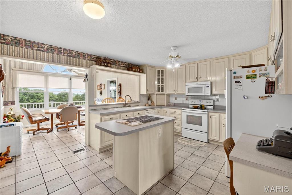 De Soto, Missouri 63020, United States, 3 Bedrooms Bedrooms, ,4 BathroomsBathrooms,Residential,Active,173632