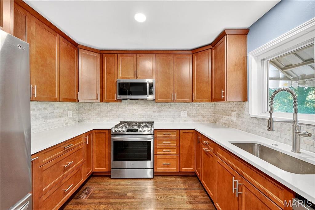 St Louis, Missouri 63114, United States, 3 Bedrooms Bedrooms, ,2 BathroomsBathrooms,Residential,Active,221777