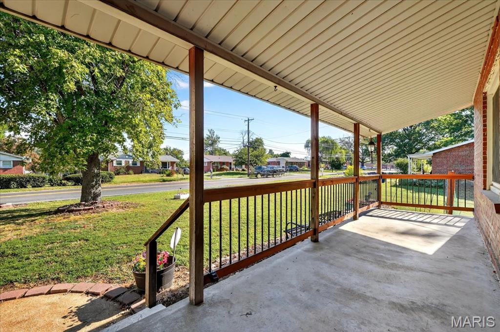 St Louis, Missouri 63114, United States, 3 Bedrooms Bedrooms, ,2 BathroomsBathrooms,Residential,Active,221777