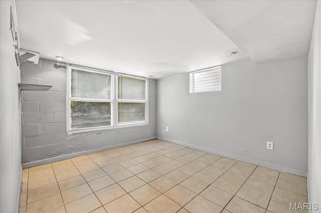 St Louis, Missouri 63114, United States, 3 Bedrooms Bedrooms, ,2 BathroomsBathrooms,Residential,Active,221777