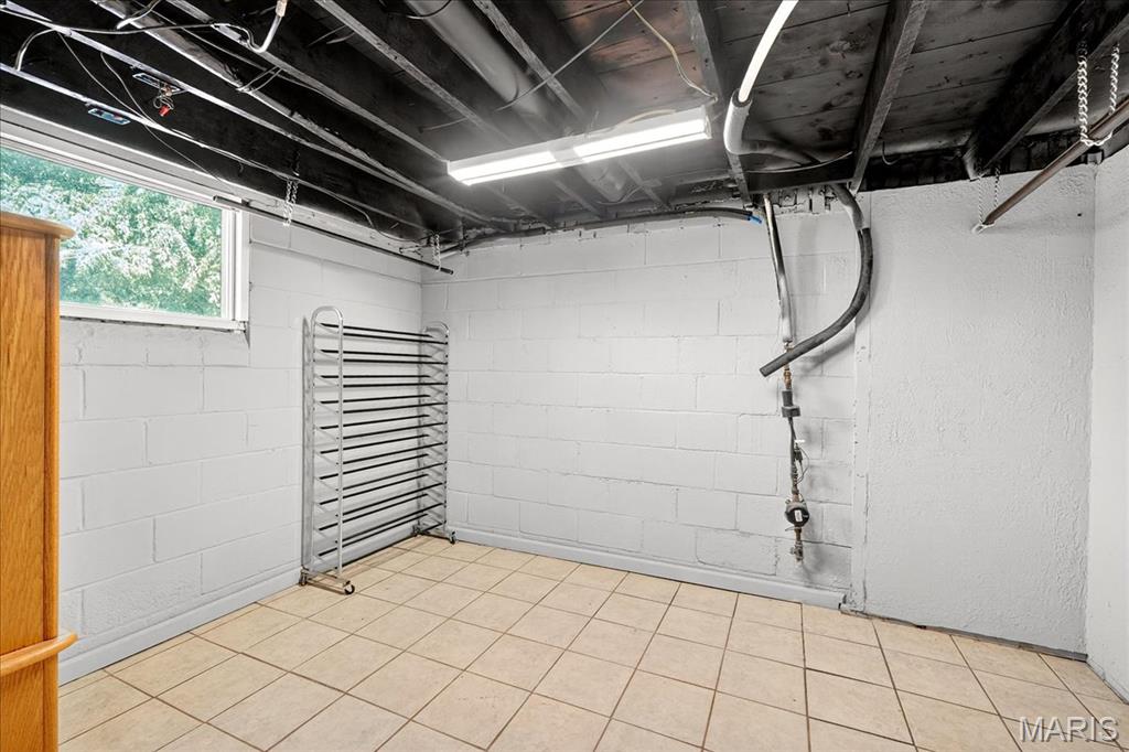 St Louis, Missouri 63114, United States, 3 Bedrooms Bedrooms, ,2 BathroomsBathrooms,Residential,Active,221777