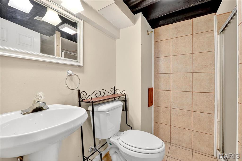 St Louis, Missouri 63114, United States, 3 Bedrooms Bedrooms, ,2 BathroomsBathrooms,Residential,Active,221777