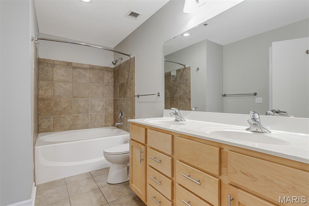 St Louis, Missouri 63103, United States, 2 Bedrooms Bedrooms, ,2 BathroomsBathrooms,Residential,Active,254506