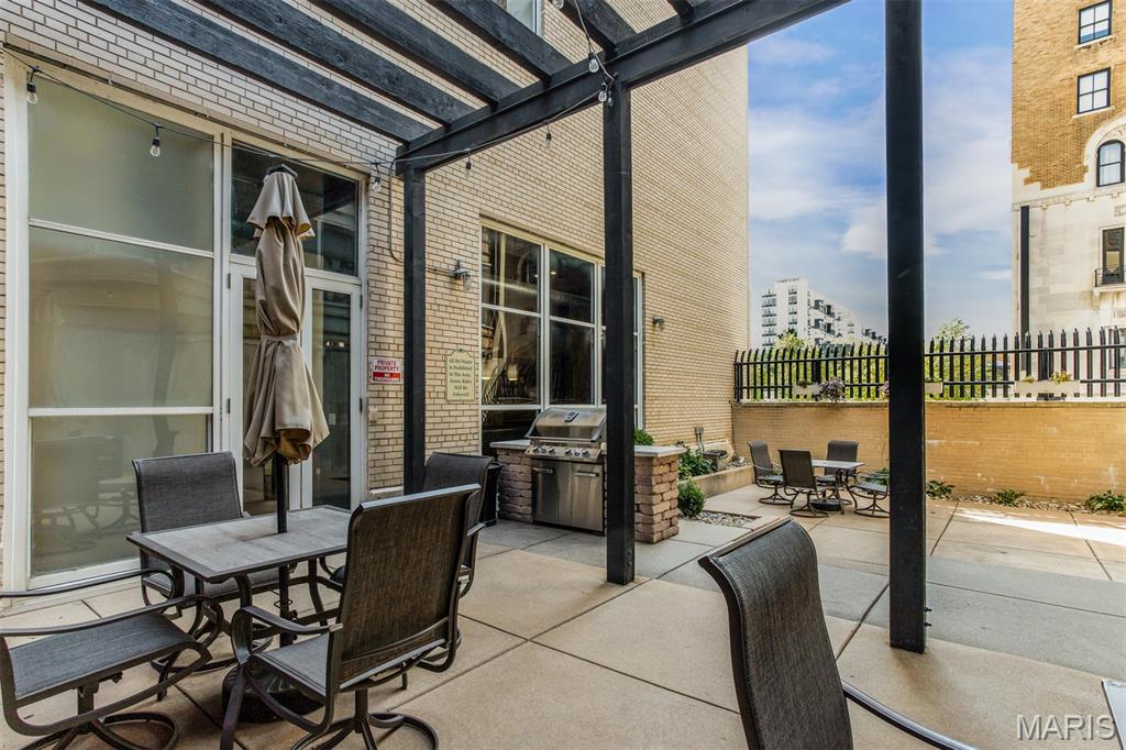 St Louis, Missouri 63103, United States, 2 Bedrooms Bedrooms, ,2 BathroomsBathrooms,Residential,Active,254506