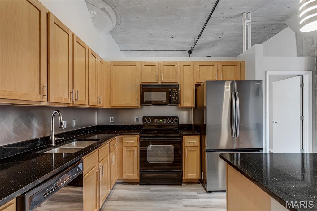 St Louis, Missouri 63103, United States, 2 Bedrooms Bedrooms, ,2 BathroomsBathrooms,Residential,Active,254506