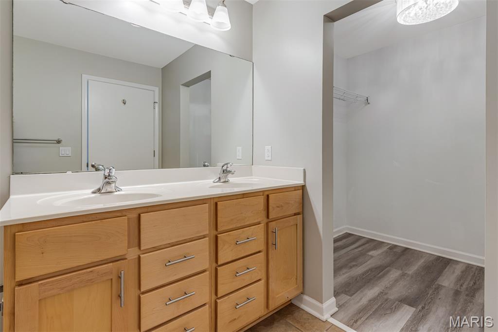 St Louis, Missouri 63103, United States, 2 Bedrooms Bedrooms, ,2 BathroomsBathrooms,Residential,Active,254506