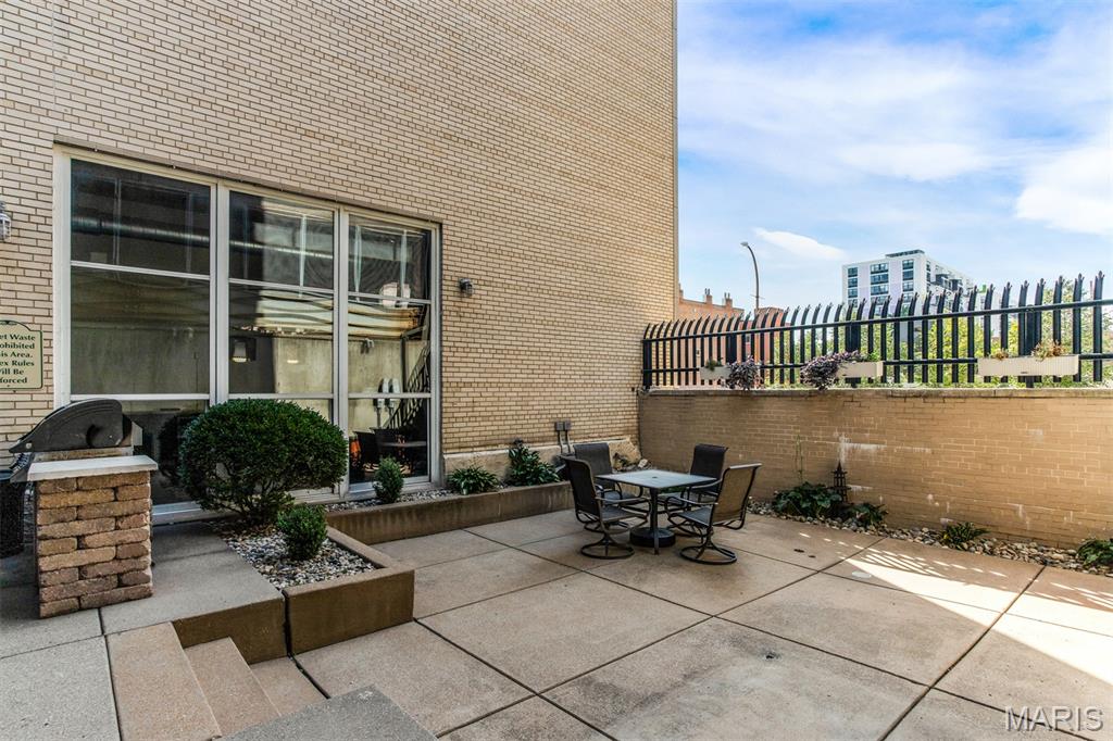 St Louis, Missouri 63103, United States, 2 Bedrooms Bedrooms, ,2 BathroomsBathrooms,Residential,Active,254506