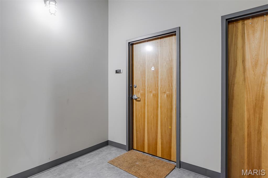 St Louis, Missouri 63103, United States, 2 Bedrooms Bedrooms, ,2 BathroomsBathrooms,Residential,Active,254506