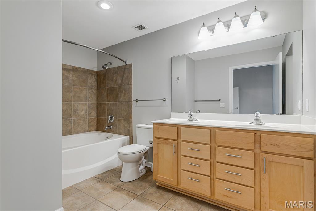 St Louis, Missouri 63103, United States, 2 Bedrooms Bedrooms, ,2 BathroomsBathrooms,Residential,Active,254506