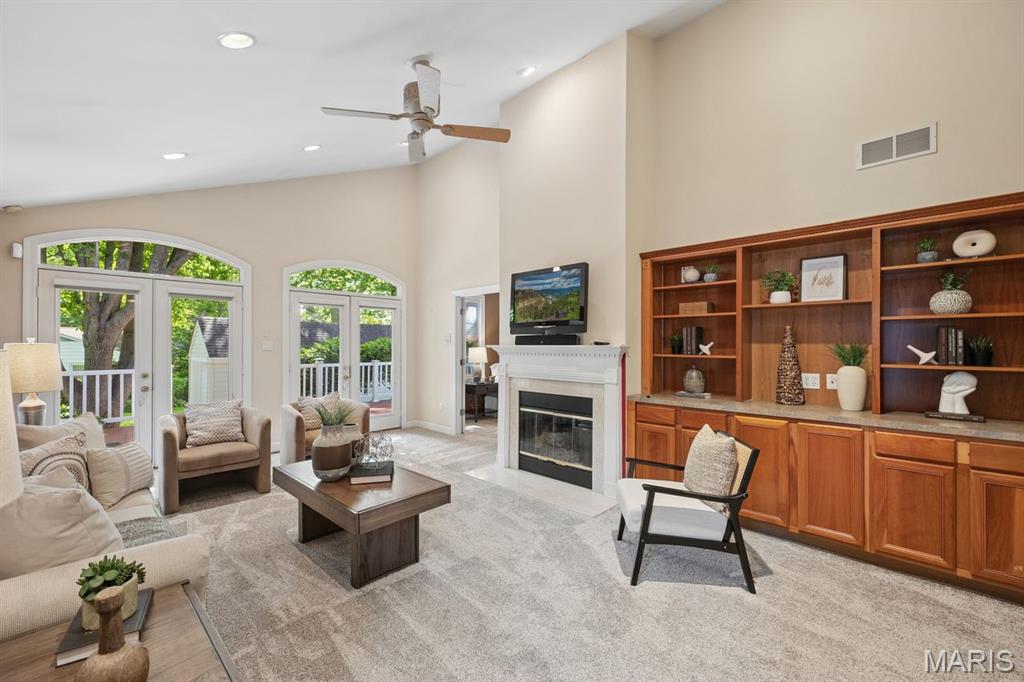 South Moreland Place - Residential