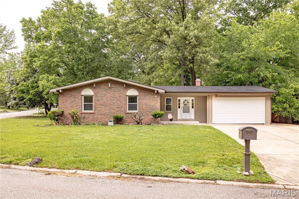 Photo of 415 Montbrook Drive, OFallon, MO 63366 (MLS # 26025510)