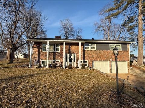 Photo of 1837 Oak Street, Pacific, MO 63069 (MLS # 26008367)