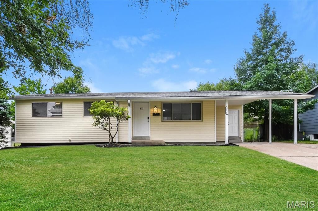 Photo of 1820 Yaqui Drive, Florissant, MO 63031 (MLS # 25073623)