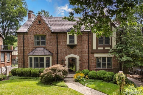 Photo of 44 Broadview Drive, Clayton, MO 63105 (MLS # 26039887)