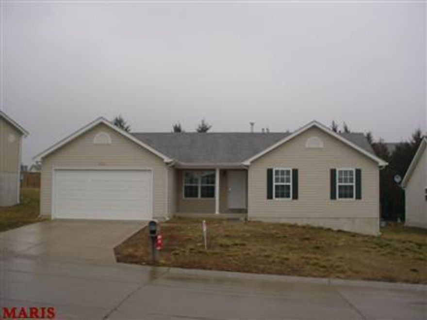 FOR RENT:  Great location - very close to West City park, churches and schools! Easy access to Hwy 55. 3 bed / 2 bath ranch style home - nice level lot backs to trees. Cathedral ceiling in great room, white trim package. Very affordable. Owner is a licensed Real Estate Broker/Agents in the state of Missouri.  No Pets allowed!  Sewer will be charged $25/month in additional to rent and adjusted accordingly.  Refrigerator was left by prior tenant so owner will not repair or replace.