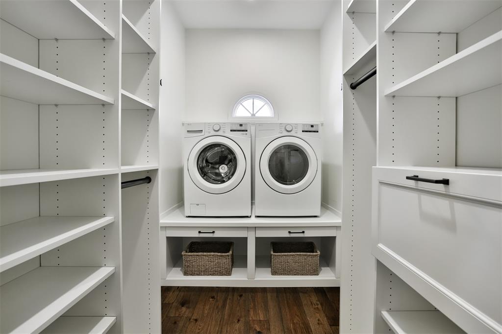 St Louis, Missouri 63117, United States, 3 Bedrooms Bedrooms, ,5 BathroomsBathrooms,Residential,Pending,137148