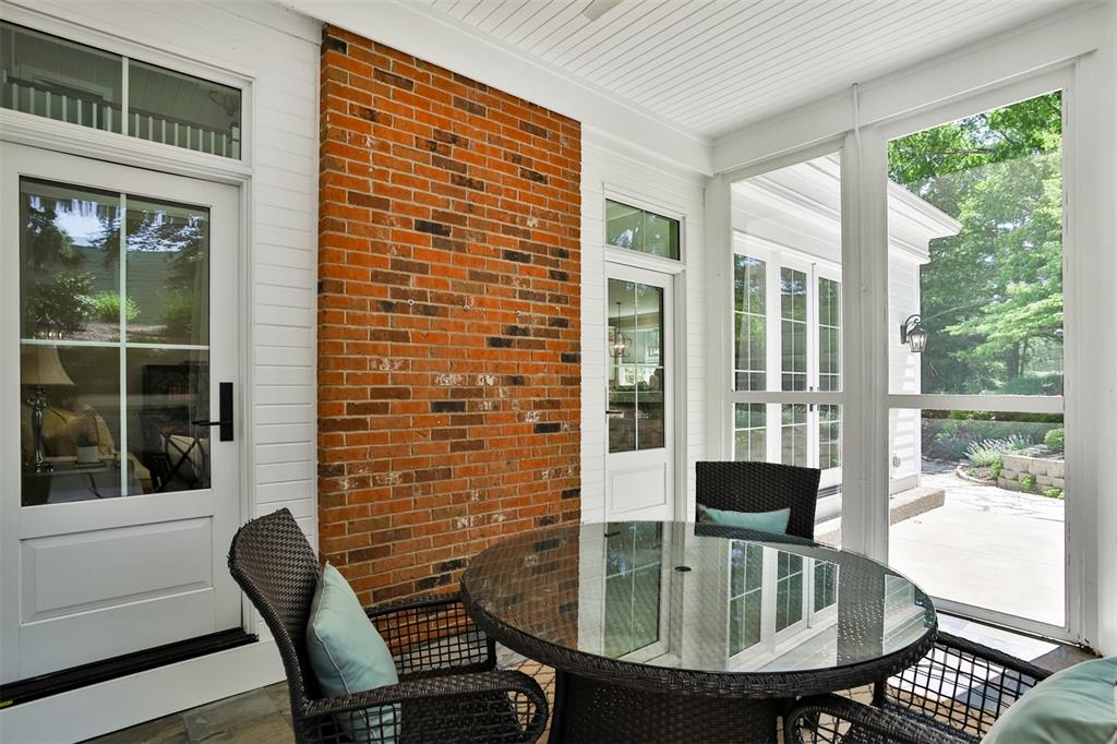 St Louis, Missouri 63117, United States, 3 Bedrooms Bedrooms, ,5 BathroomsBathrooms,Residential,Pending,137148