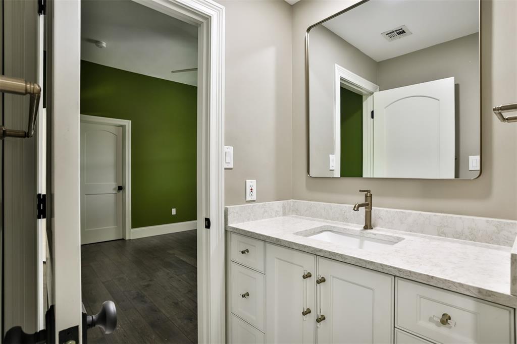 St Louis, Missouri 63117, United States, 3 Bedrooms Bedrooms, ,5 BathroomsBathrooms,Residential,Pending,137148