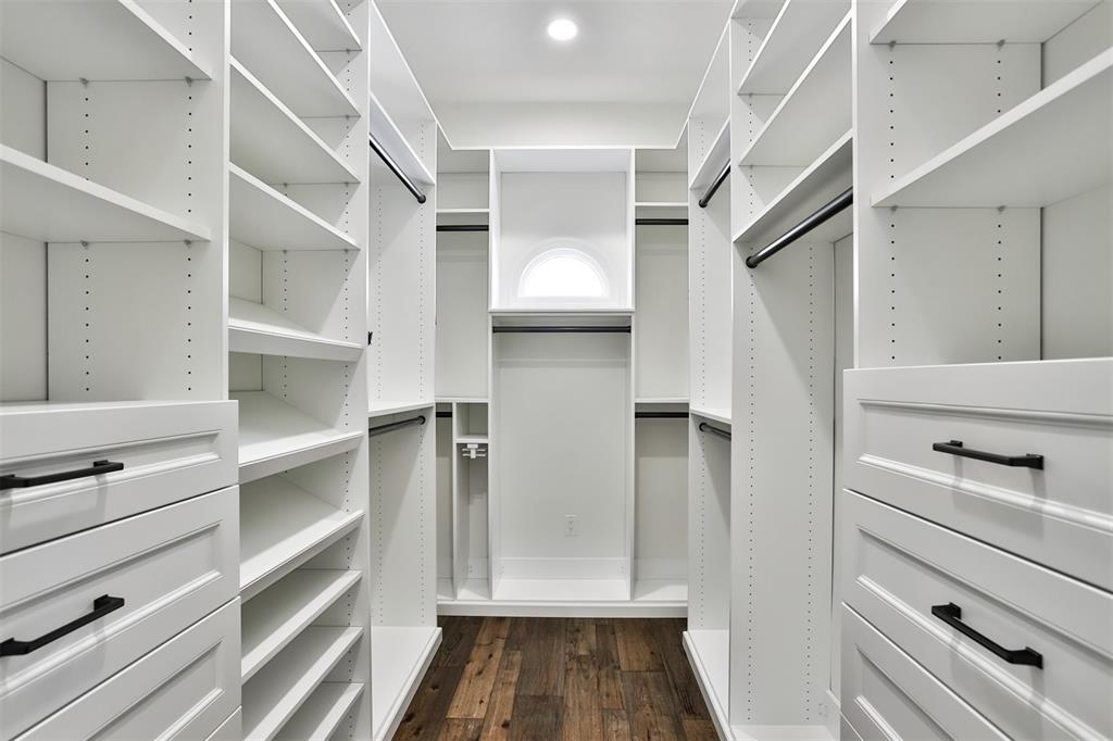 St Louis, Missouri 63117, United States, 3 Bedrooms Bedrooms, ,5 BathroomsBathrooms,Residential,Pending,137148