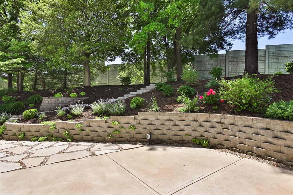 St Louis, Missouri 63117, United States, 3 Bedrooms Bedrooms, ,5 BathroomsBathrooms,Residential,Pending,137148