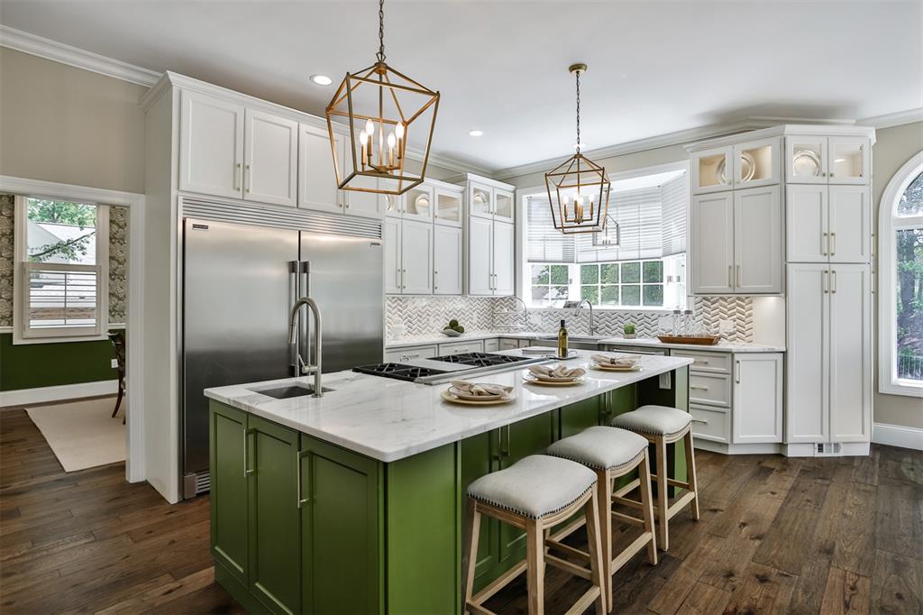 St Louis, Missouri 63117, United States, 3 Bedrooms Bedrooms, ,5 BathroomsBathrooms,Residential,Pending,137148