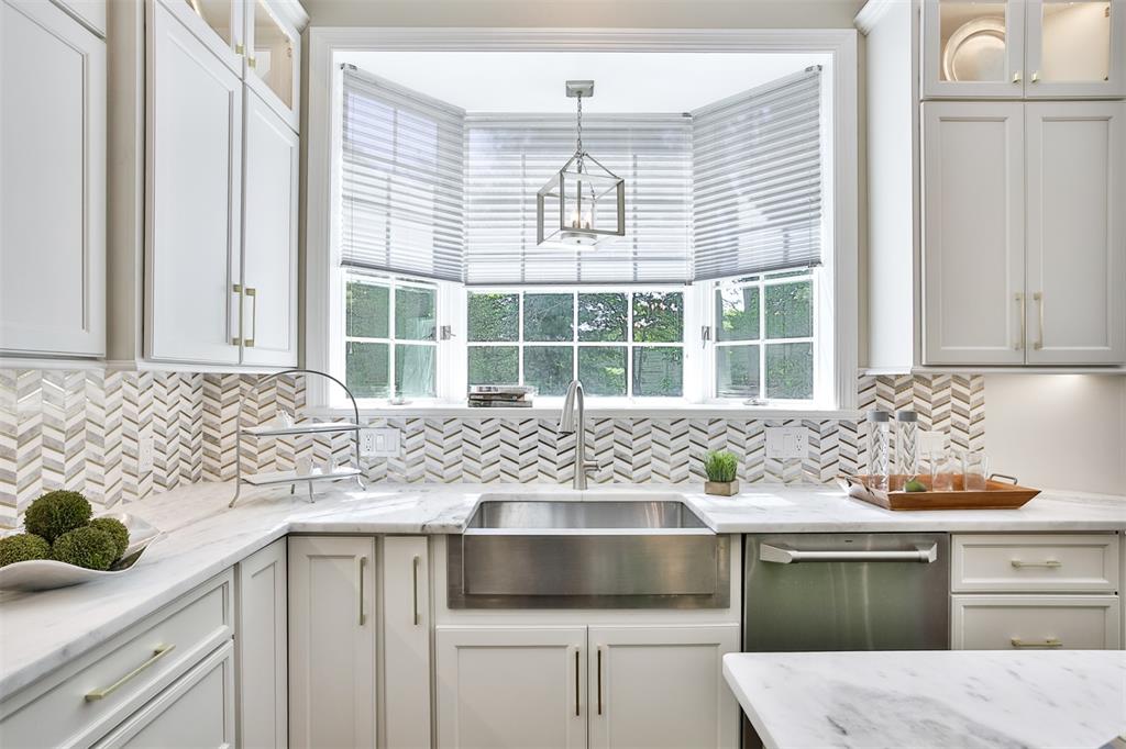 St Louis, Missouri 63117, United States, 3 Bedrooms Bedrooms, ,5 BathroomsBathrooms,Residential,Pending,137148