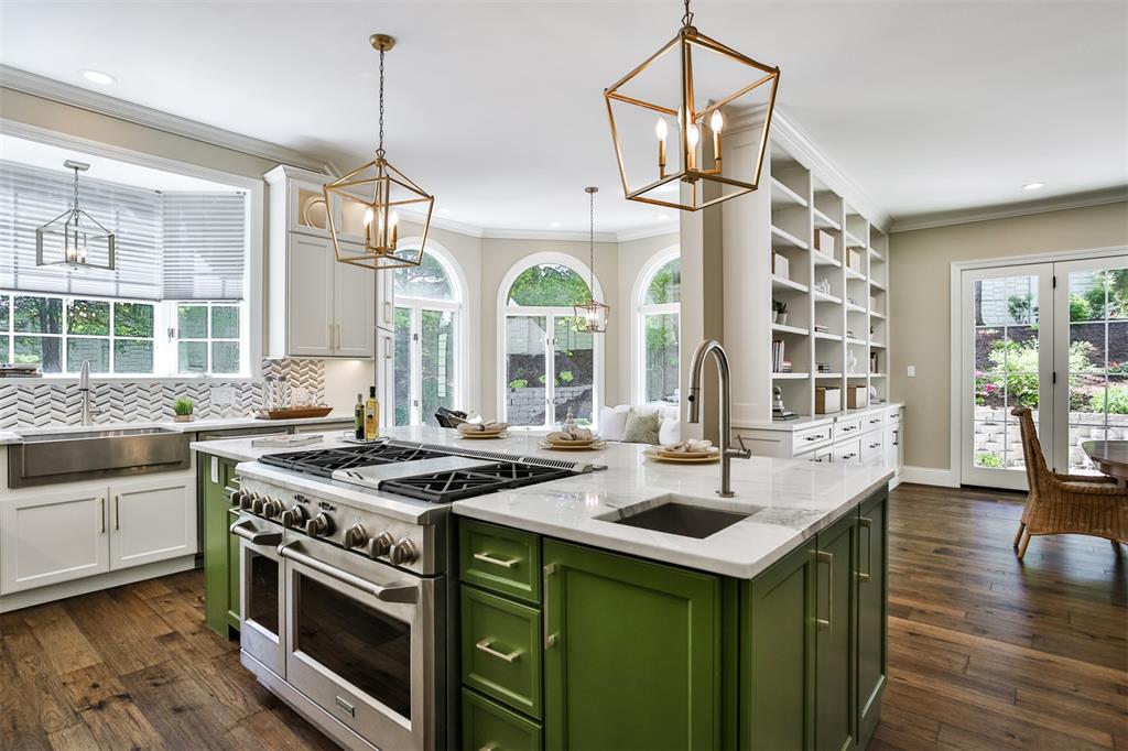 St Louis, Missouri 63117, United States, 3 Bedrooms Bedrooms, ,5 BathroomsBathrooms,Residential,Pending,137148