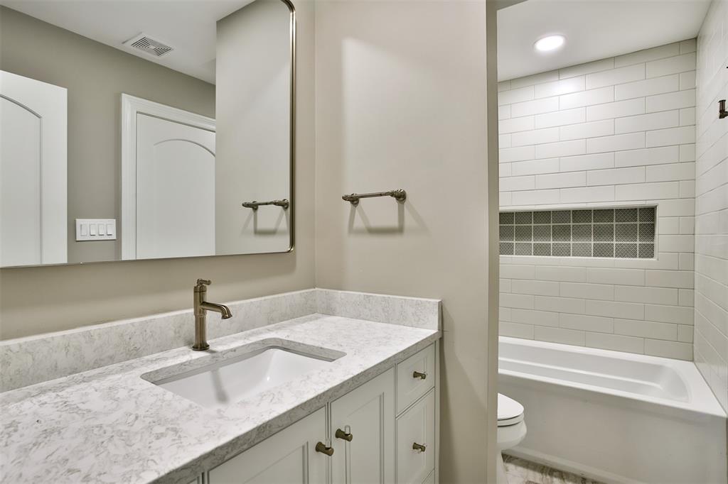 St Louis, Missouri 63117, United States, 3 Bedrooms Bedrooms, ,5 BathroomsBathrooms,Residential,Pending,137148