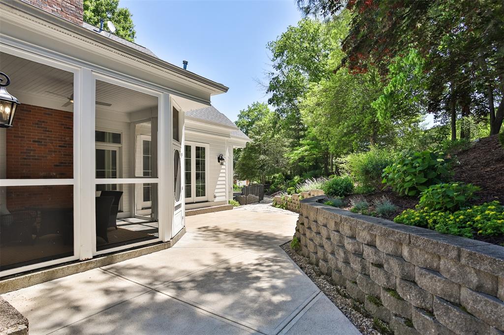 St Louis, Missouri 63117, United States, 3 Bedrooms Bedrooms, ,5 BathroomsBathrooms,Residential,Pending,137148