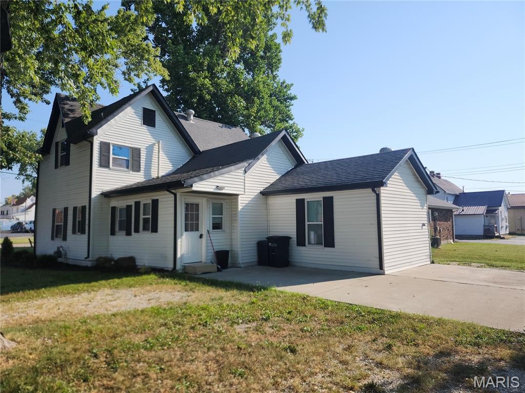 Photo of 320 W Main Street, Bowling Green, MO 63334 (MLS # 26057346)