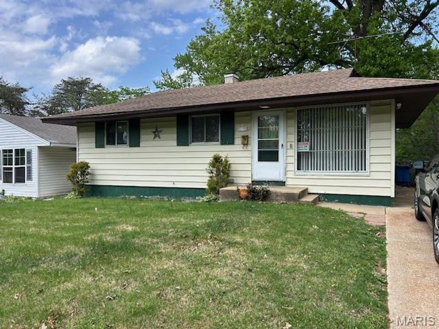 139 Monteith Circle - WOW rented and cash flowing - long time resident!  3 Bedrooms, 1 bath full unfinished basement.  Attention investors looking for an instant cash flow!  This property to be sold "AS-IS" and seller to do NO REPAIRS.  Showings wil be by appointment after accepted offer.  Sellers agent to accompany showings.  Please do not disturb resident -- unaware of sale.  Seller has never occupied property.  No sellers disclosure provided.