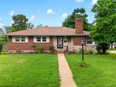 Photo of 813 Hentschel Place, St Louis, MO 63135 (MLS # 26048114)