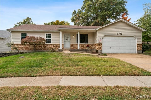 Photo of 2772 Flameglow Drive, Oakville, MO 63129 (MLS # 26069113)