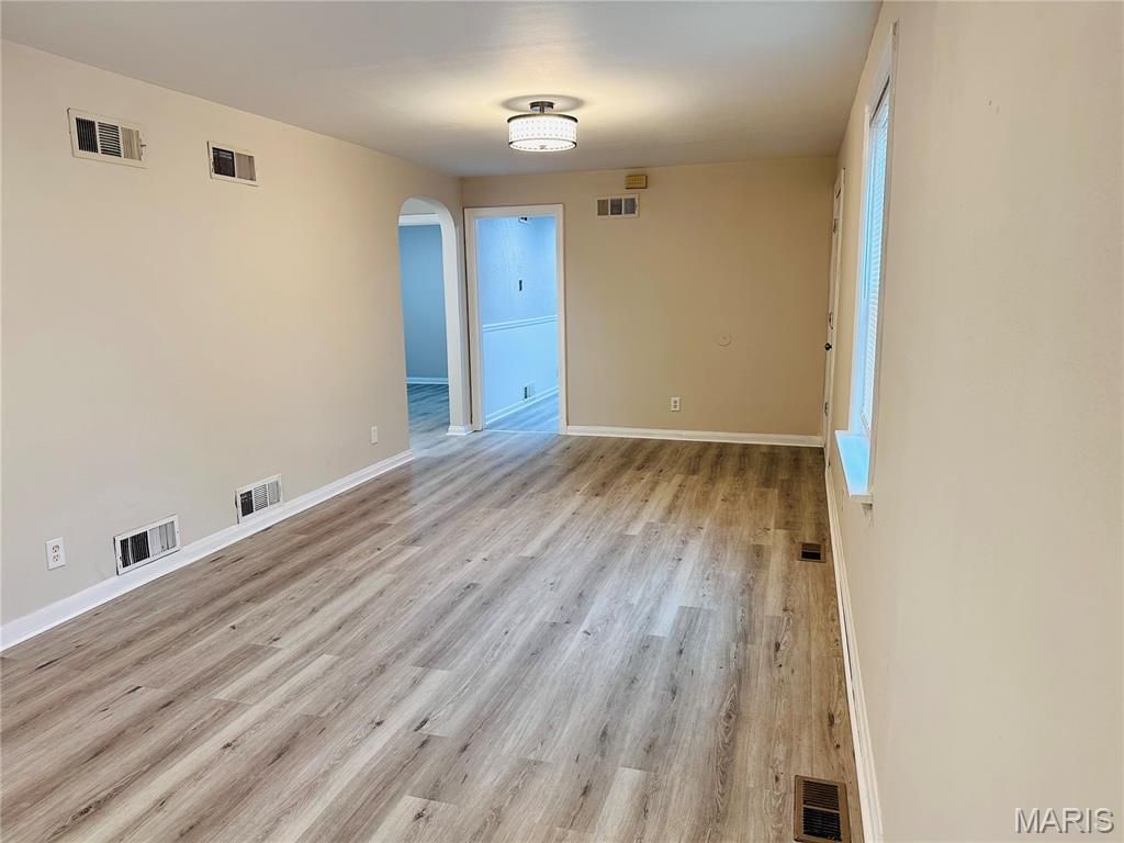 Photo of 117 Henquin Dr Dr, Ferguson, MO 63135 (MLS # 25073241)