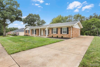 214 Glen Cove Drive Chesterfield MO 63017