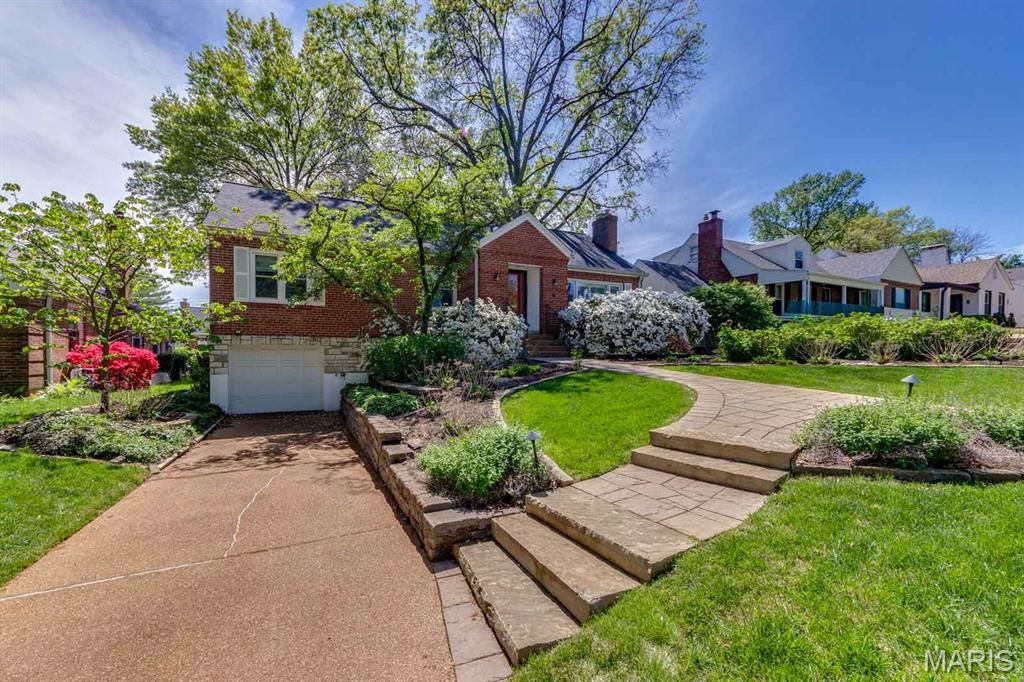 Photo of 4 Winnetka Lane, Glendale, MO 63122 (MLS # 26024071)