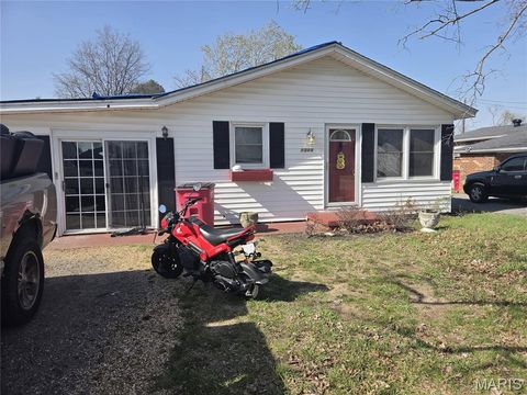 Photo of 1510 E Kathleen Street, Sikeston, MO 63801 (MLS # 26018614)