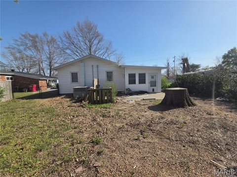 Tiny photo for 1510 E Kathleen Street, Sikeston, MO 63801 (MLS # 26018614)