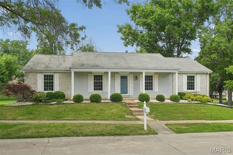 Photo of 15645 Dresden Lake Court, Chesterfield, MO 63017 (MLS # 26028575)