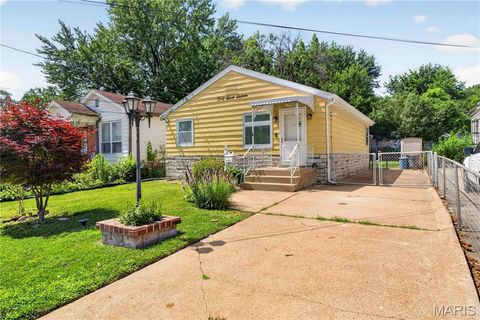 Tiny photo for 3716 Hoffmeister Avenue, Bella Villa, MO 63125 (MLS # 26041175)
